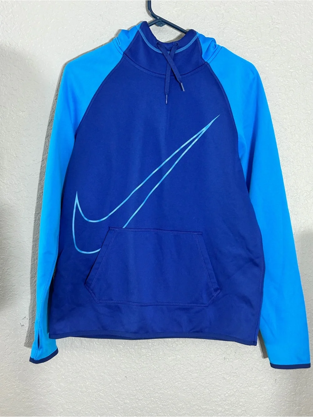 Nike Dri-FIT Two-Tone Blue Swoosh Athletic Hoodie Medium